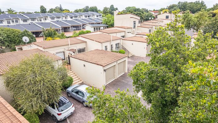 Bryanston Townhouse For Sale: 3 bedrooms, garden, pool, near schools and shops.
