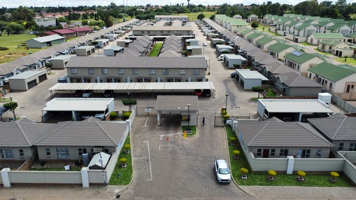 For Sale: Townhouse in Dixon AH with 2 beds, 2 baths, and covered parking.