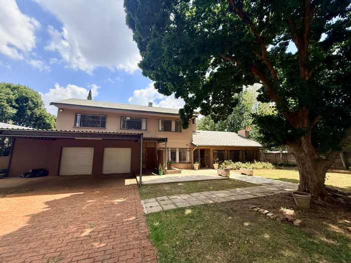 For Sale: Spacious 4-bedroom house in Meyerton Central with pool and study.