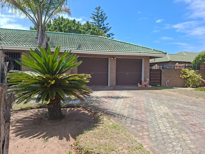 For Sale: Spacious 4-bedroom house in Fraaiuitsig with large garden and garage.
