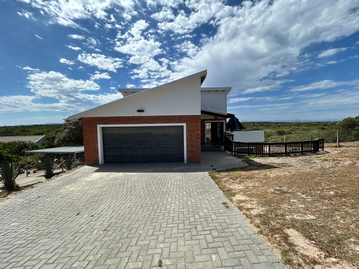 For Sale: House in Paradise Beach with 3 bedrooms, double garage, and security.