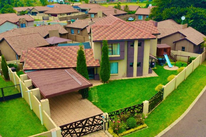 For Sale: Spacious 4-bedroom house in Ben Fleur with garden, garage, and security.