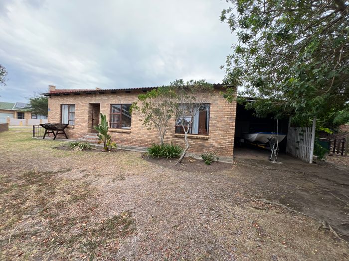 For Sale: House in Noorsekloof with 2 beds, garage, and low-maintenance garden.