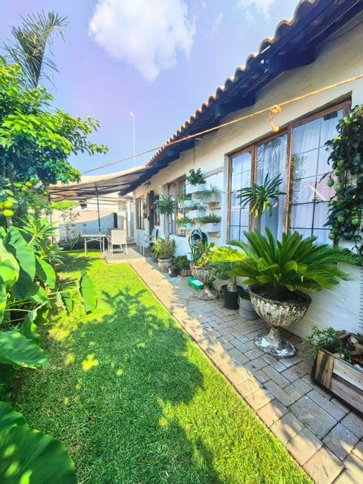 Vaalpark Townhouse For Sale: 3 bedrooms, private garden, garage, pet-friendly.