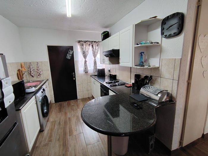 2-Bedroom Townhouse To Rent in Kenleaf with secure complex and covered parking.