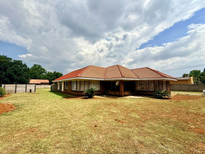 Duncanville House For Sale: 4 Bedrooms, Guest Flatlet, Large Yard, Investment Potential.