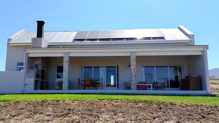 House For Sale in Maremmana Estate: 3 en-suite bedrooms, spacious garage, outdoor kitchen.