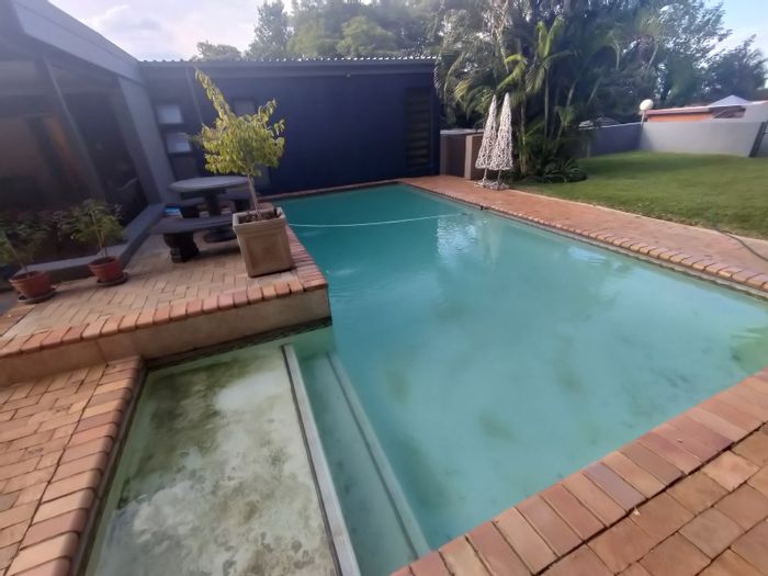 Spacious Pretoria North house with pool, flats, borehole, and ample parking. For Sale.