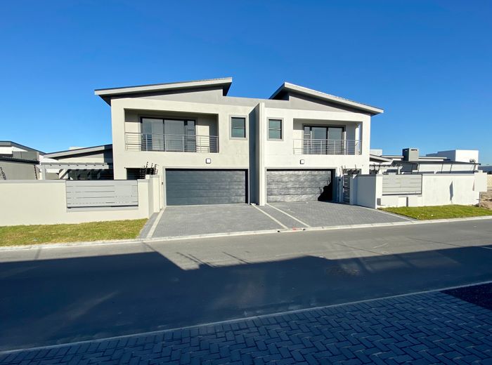 For Sale: House in Sandown with 4 bedrooms, pool, and secure parking.