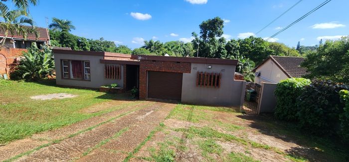 Kildare House For Sale: 3 Bedrooms, Pool, Flatlet, Close to Schools and Shops.