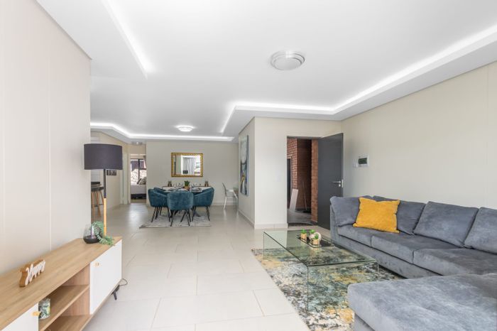 3-Bedroom Apartment To Rent in Bedford Gardens with pool, gym, and clubhouse amenities.