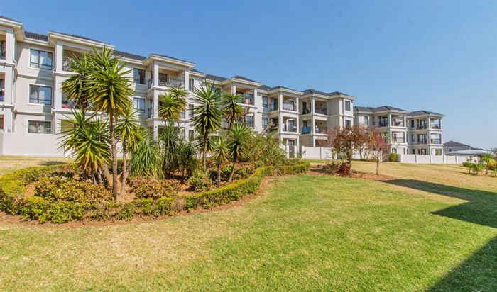 For Sale: 2-Bedroom Apartment in Summerset with Security, Balcony, and Amenities.