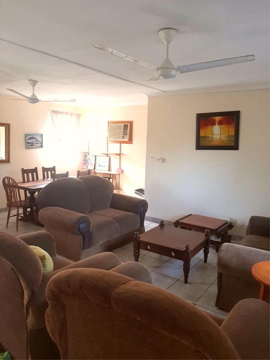 Cottage To Rent in Meer En See: Furnished, open-plan, includes utilities, carport.