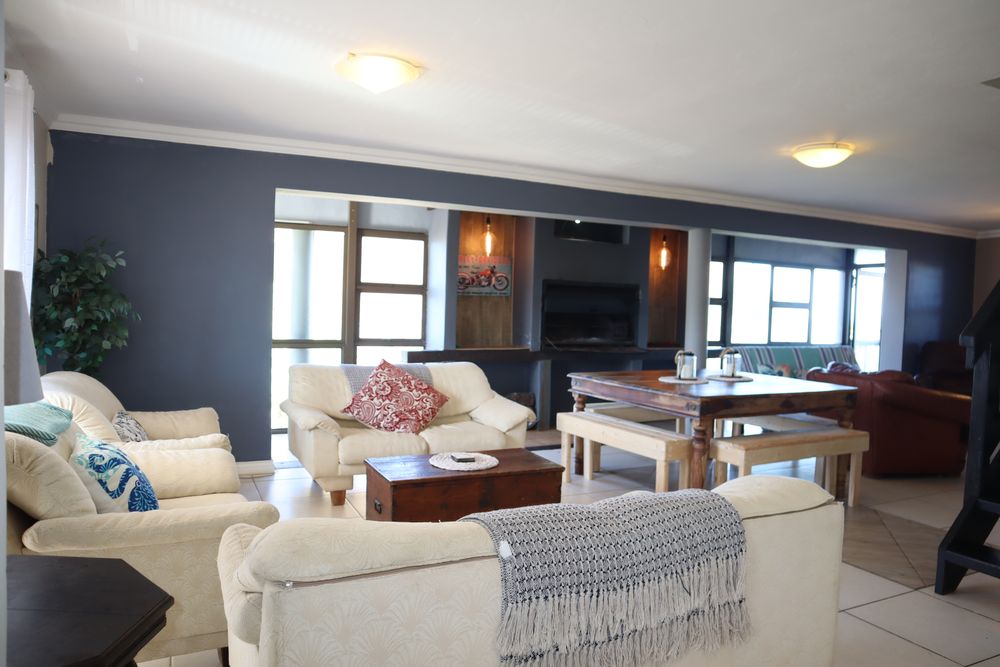 Open-plan lounge, dining & braai area on middle level