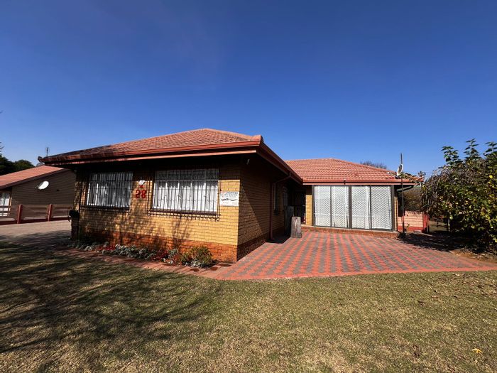 5-Bedroom House To Rent in Kriel Central with en suite bathrooms and garage.