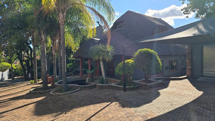 4-Bedroom House For Sale in Cashan with large yard and secure environment.