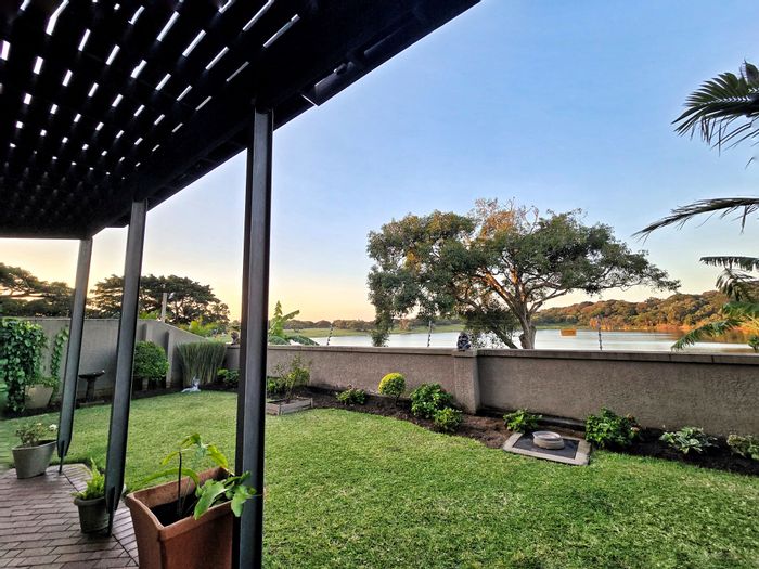 For Sale: Lakeview Townhouse in Meer En See with 4 bedrooms and garage.