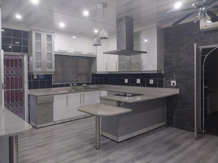 House For Sale in Arboretum: 3 beds, pools, granny flat, secure parking.