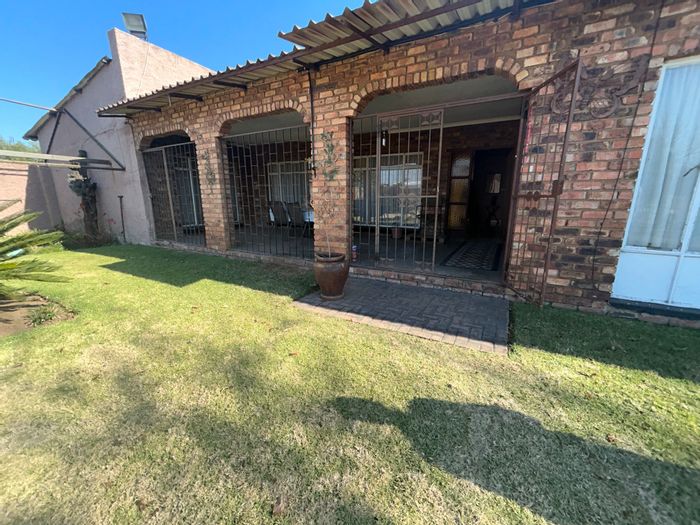 For Sale: Louisrus Small Holding with 3 homes, boreholes, and ample space.