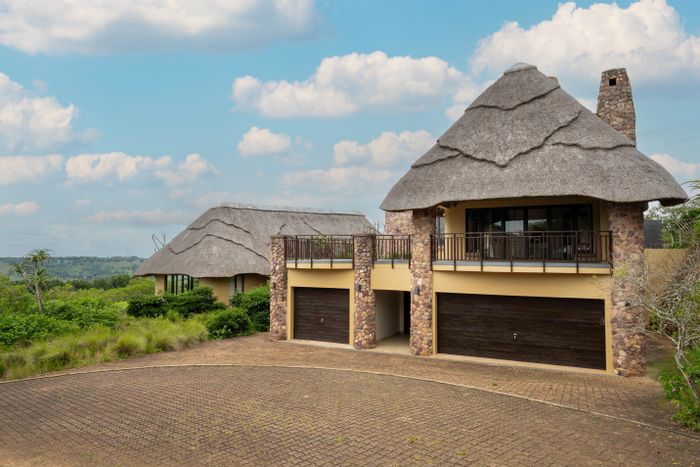 Phezulu House For Sale: 4 bedrooms, game drives, tennis court, stunning views.
