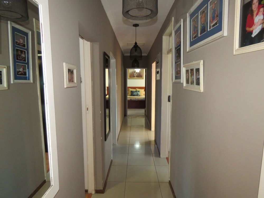 Passage leading to 4 bedrooms and 2 bathrooms