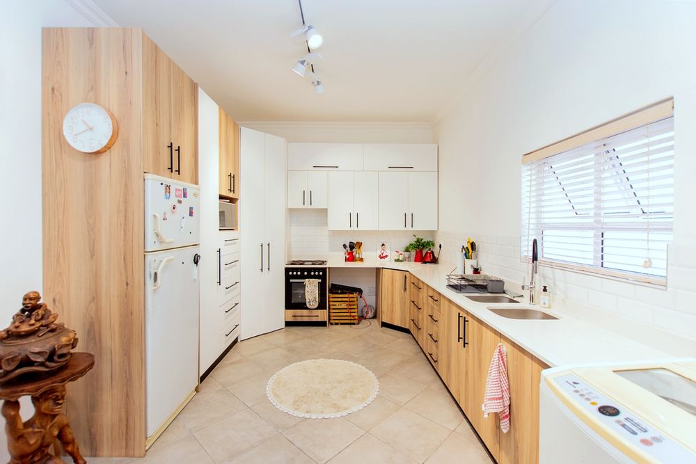flat open plan kitchen
