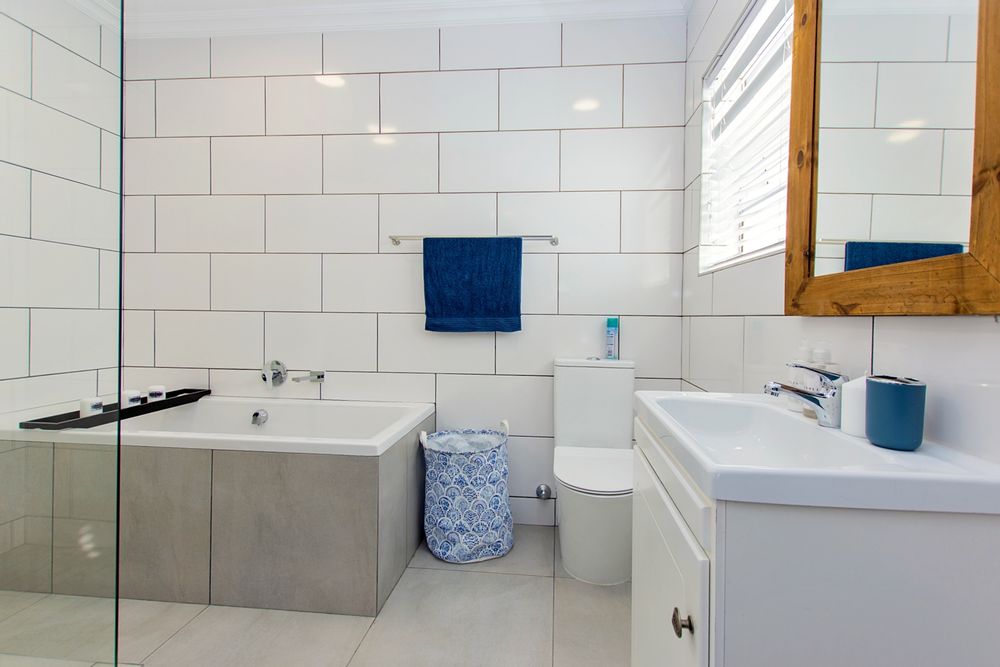 main house family bathroom