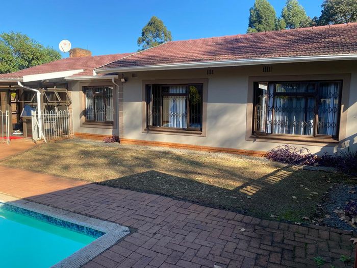 Epworth House For Sale: 3 beds, pool, flatlet, secure yard with automated gate.