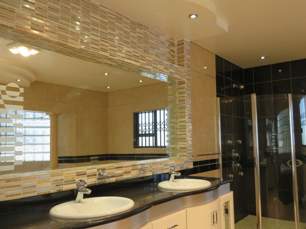 En-suite bathroom - Jacuzzi Bath, shower, bidet, toilet and double vanity