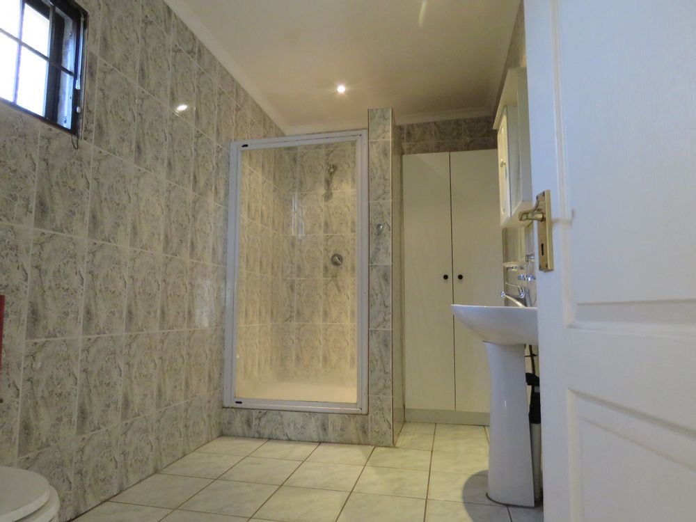 Flatlet bathroom