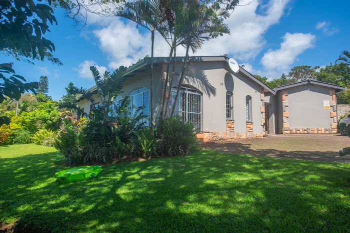 Sea Park House For Sale: Sea views, pool, flatlet, near amenities and beach.