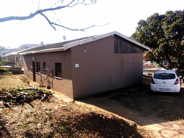 4-Bedroom House For Sale in Umlazi P, near schools and shopping amenities.