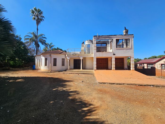 7-bedroom house in Louis Trichardt Central, For Sale with renovation potential and large yard.