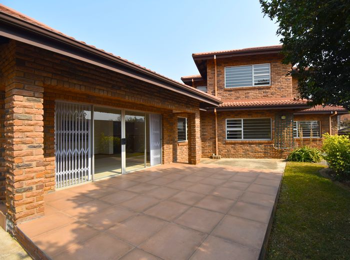 For Sale: Townhouse in Clarendon with 3 bedrooms, private patio, and double garage.