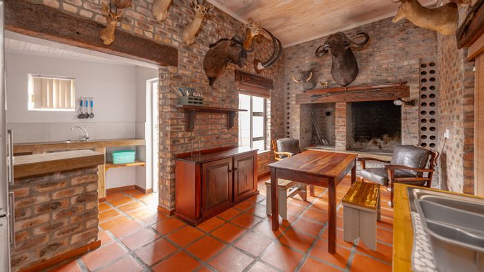 Cottage To Rent in Struisbaai Central: One bedroom, parking, close to beaches.