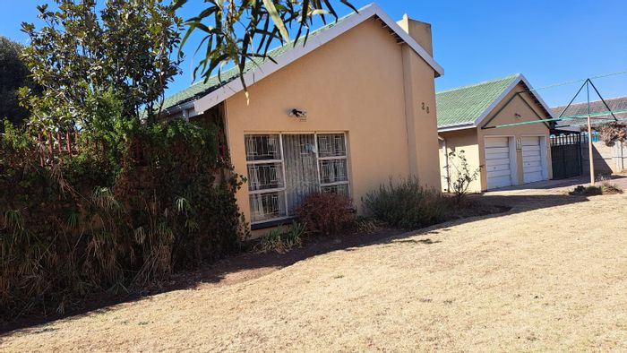 4-Bedroom House For Sale in Vanderbijlpark Se 7 with Double Garage and Ensuite.