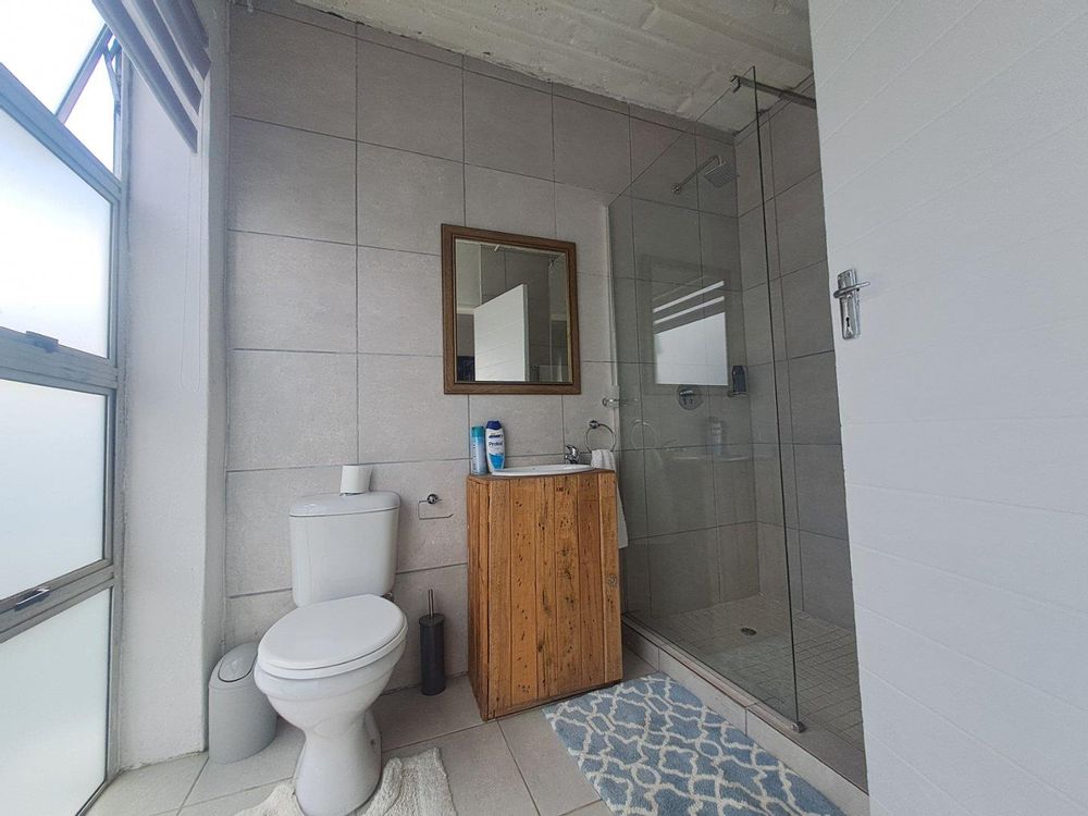 Flatlet bathroom