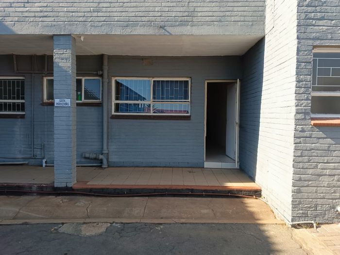 2-Bedroom Flat in Parys Central For Sale, secure parking, close to amenities.