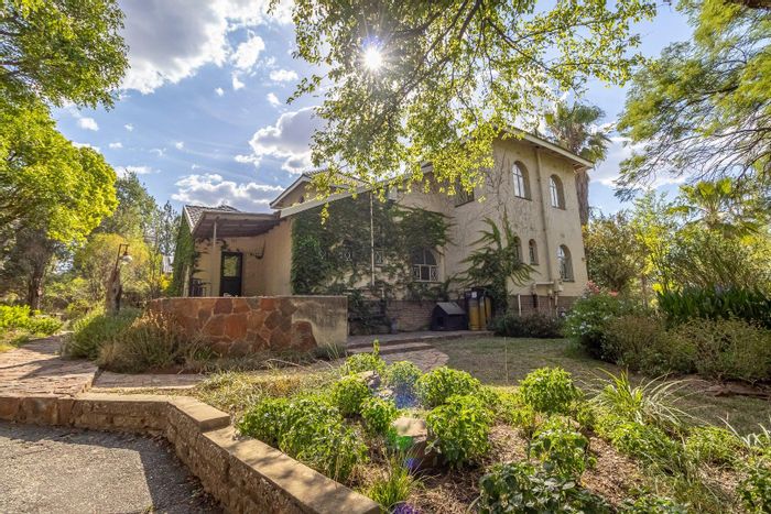 Muldersdrift Farm For Sale: 6 beds, pool, off-grid, veggie garden, cottage.