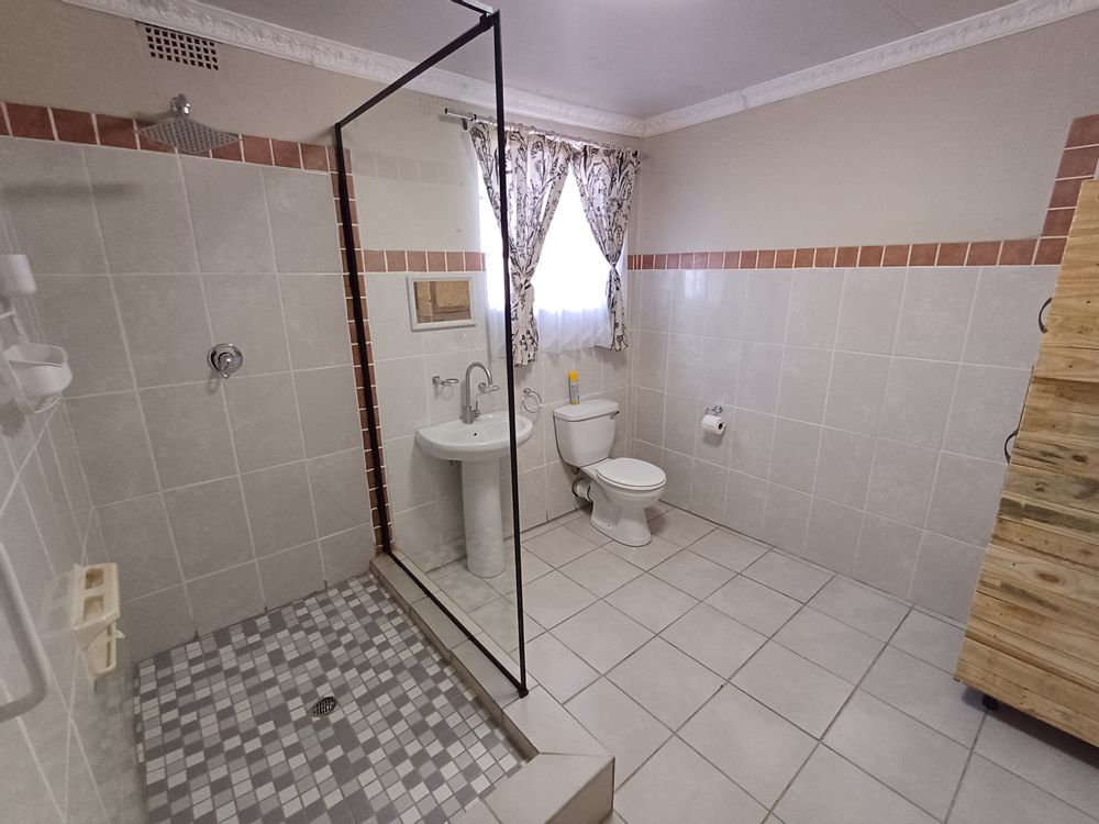 Main bathroom
