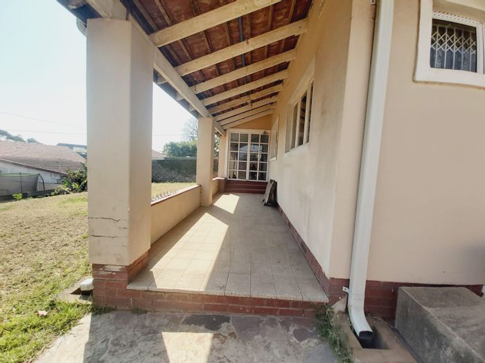 Bluff House For Sale: Gated, large yard, separate rental section, ample parking.