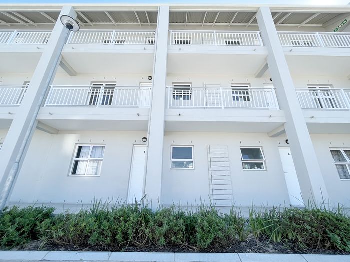 Haasendal Apartment To Rent: 2 Bedrooms, Pool, Clubhouse, Prepaid Utilities, Parking.