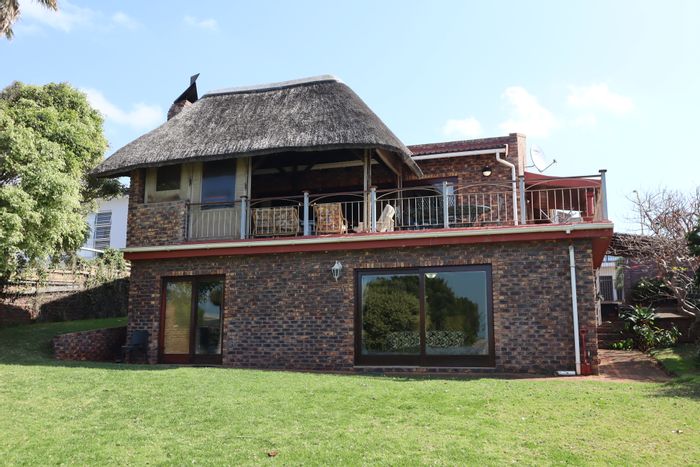 For Sale: House in Noorsekloof with 4 bedrooms, garden, and entertainment area.