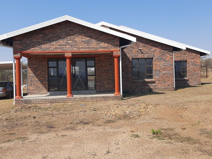 House for Sale in Albert Falls: 2 beds, game reserve views, prepaid electricity.