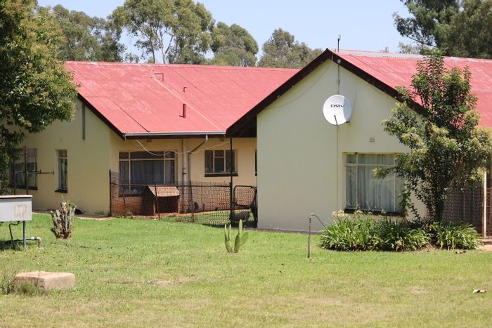 Zesfontein AH Farm For Sale: Subdivision potential, ample workspace, and water access.