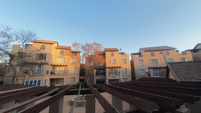 Castleview Townhouse For Sale: 2 beds, balcony, secure complex, 24-hour security.