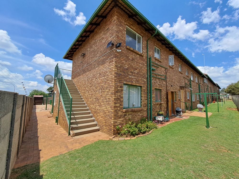 Corner unit first floor