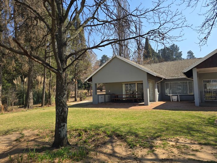 Kaalplaats Small Holding For Sale: 3 bedrooms, river access, communal amenities.