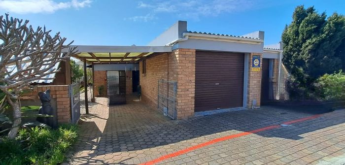 Heiderand Townhouse For Sale: 3 Bedrooms, secure complex, patio, pet-friendly garden.