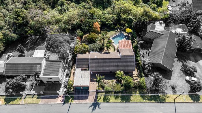 For Sale: 4-Bedroom House in Beacon Bay with Pool, Flatlet, and Study.